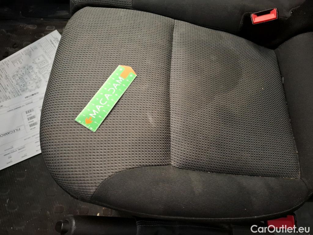  Renault  Trafic  III Combi L2H1 3 0t (8/9 Sièges) Life 2.0 dCi 145CV BVM6 9 Sieges E6dT #42