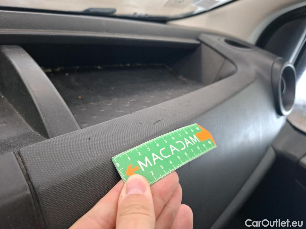  Renault  Trafic  III Combi L2H1 3 0t (8/9 Sièges) Life 2.0 dCi 145CV BVM6 9 Sieges E6dT #38