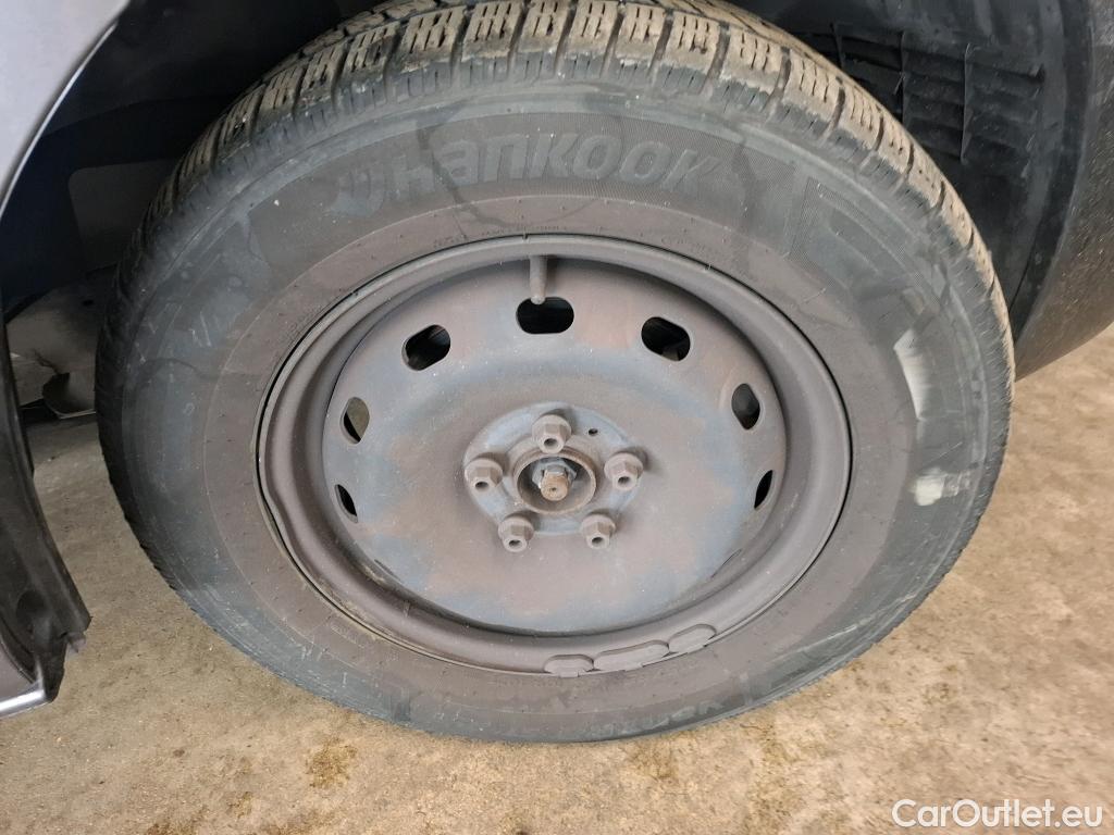  Renault  Trafic  III Combi L2H1 3 0t (8/9 Sièges) Life 2.0 dCi 145CV BVM6 9 Sieges E6dT #40