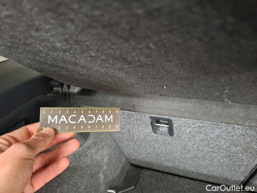  Volkswagen  Polo VOLKSWAGEN  / 2017 / 5P / Berline 1.0 TSI 95 Lounge Business #3