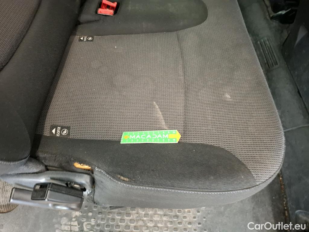  Renault  Trafic  III Combi L2H1 3 0t (8/9 Sièges) Life 2.0 dCi 145CV BVM6 9 Sieges E6dT #34