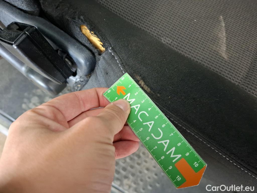  Renault  Trafic  III Combi L2H1 3 0t (8/9 Sièges) Life 2.0 dCi 145CV BVM6 9 Sieges E6dT #36