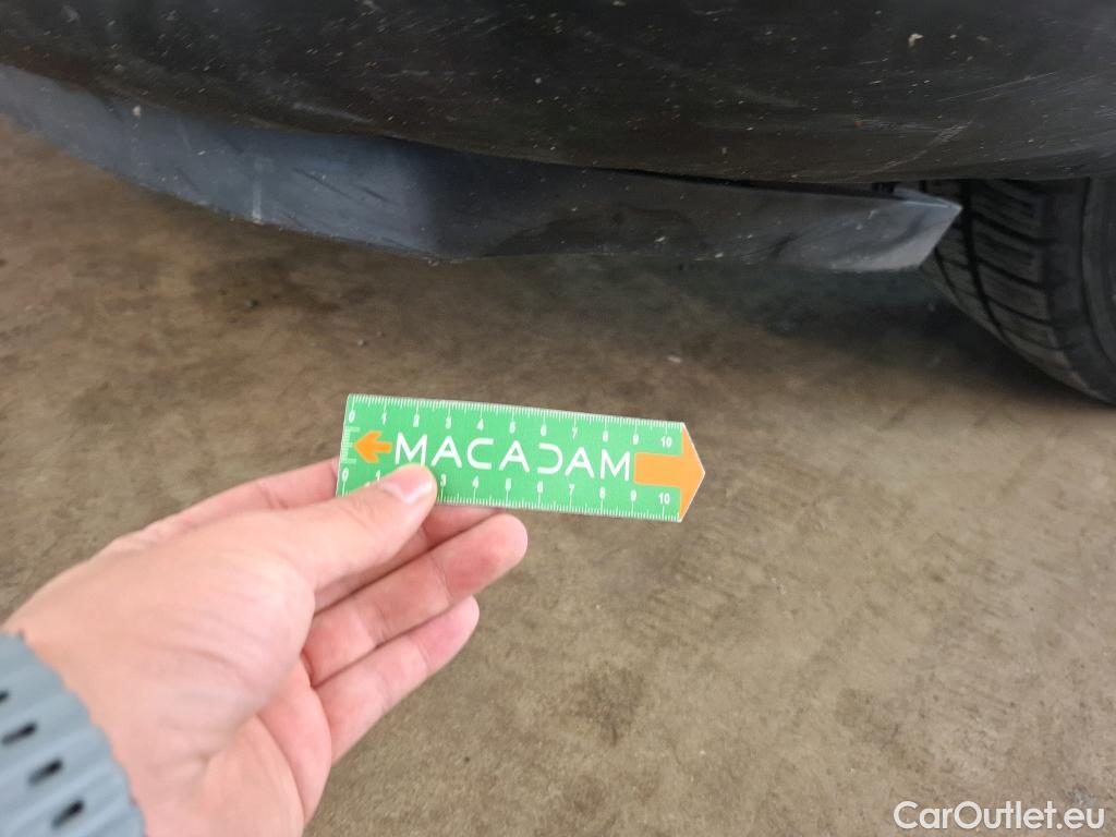  Renault  Trafic  III Combi L2H1 3 0t (8/9 Sièges) Life 2.0 dCi 145CV BVM6 9 Sieges E6dT #24