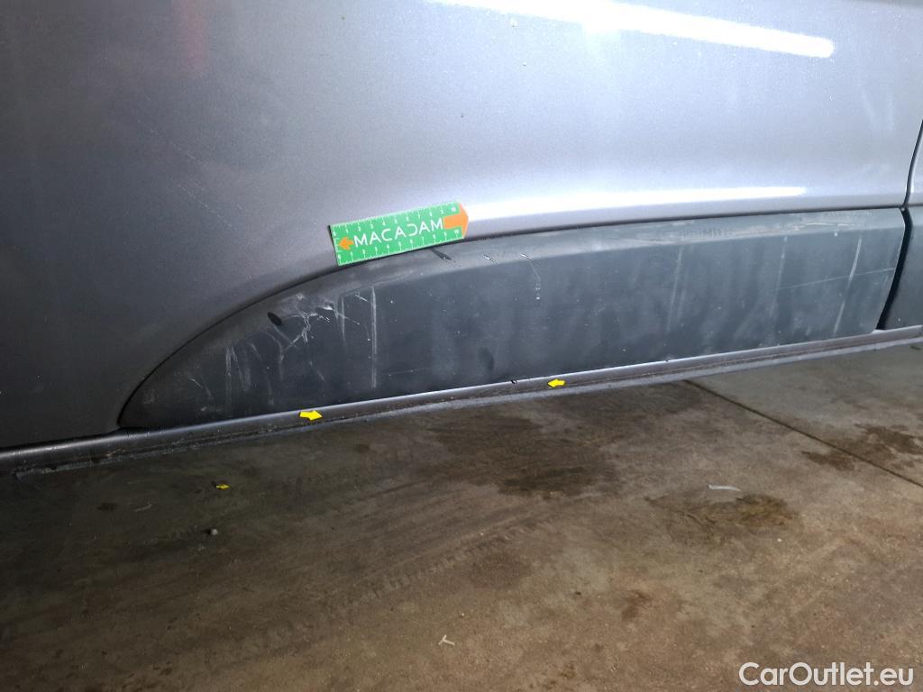  Renault  Trafic  III Combi L2H1 3 0t (8/9 Sièges) Life 2.0 dCi 145CV BVM6 9 Sieges E6dT #21