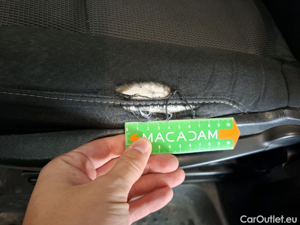  Renault  Trafic  III Combi L2H1 3 0t (8/9 Sièges) Life 2.0 dCi 145CV BVM6 9 Sieges E6dT #12