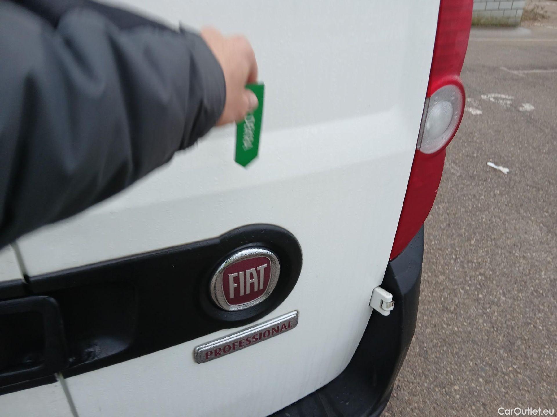  Fiat  Doblo FIAT Doblò Cargo/2015/4P/furgón derivado de turismo Cargo SX 1.3 Mjet 70 kW (95 CV) #21