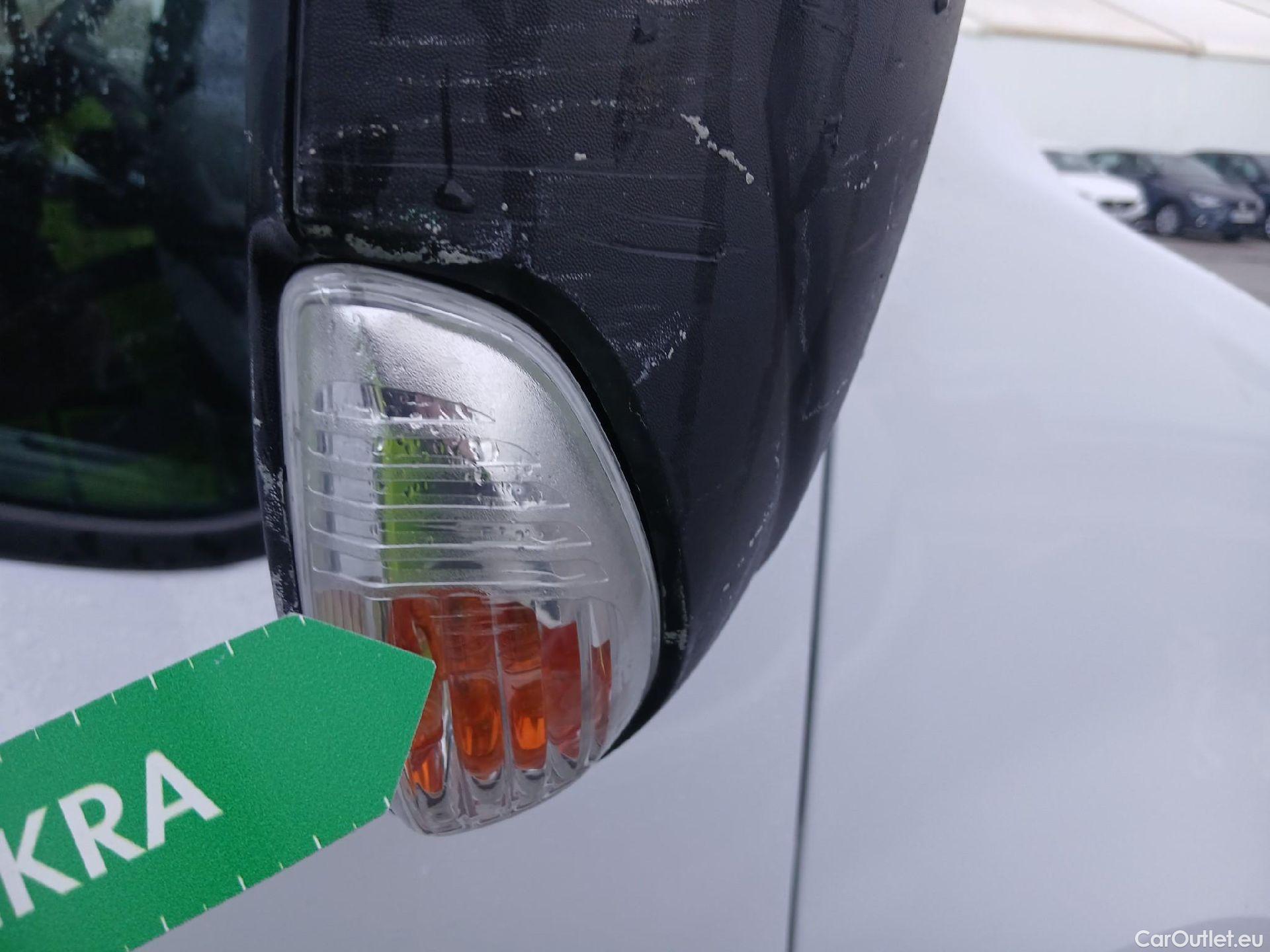  Nissan  NV400 NISSAN  / 2011 / 4P / furgón L2H2 3,5T 2.3dCi 99kW FWD Optima #76