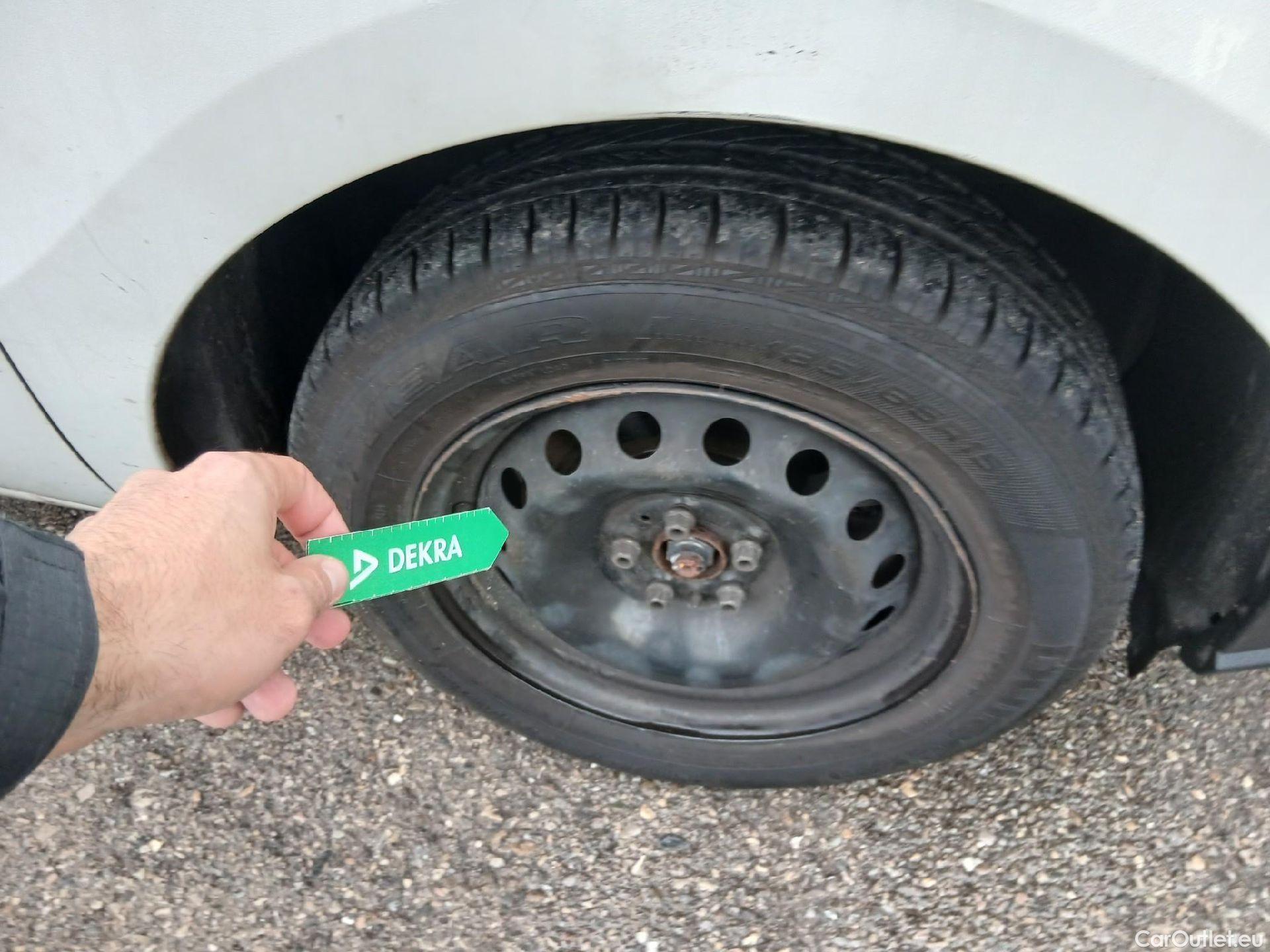  Fiat  Doblo FIAT Doblò Cargo/2015/4P/furgón derivado de turismo Cargo SX 1.3 Mjet 70 kW (95 CV) #33