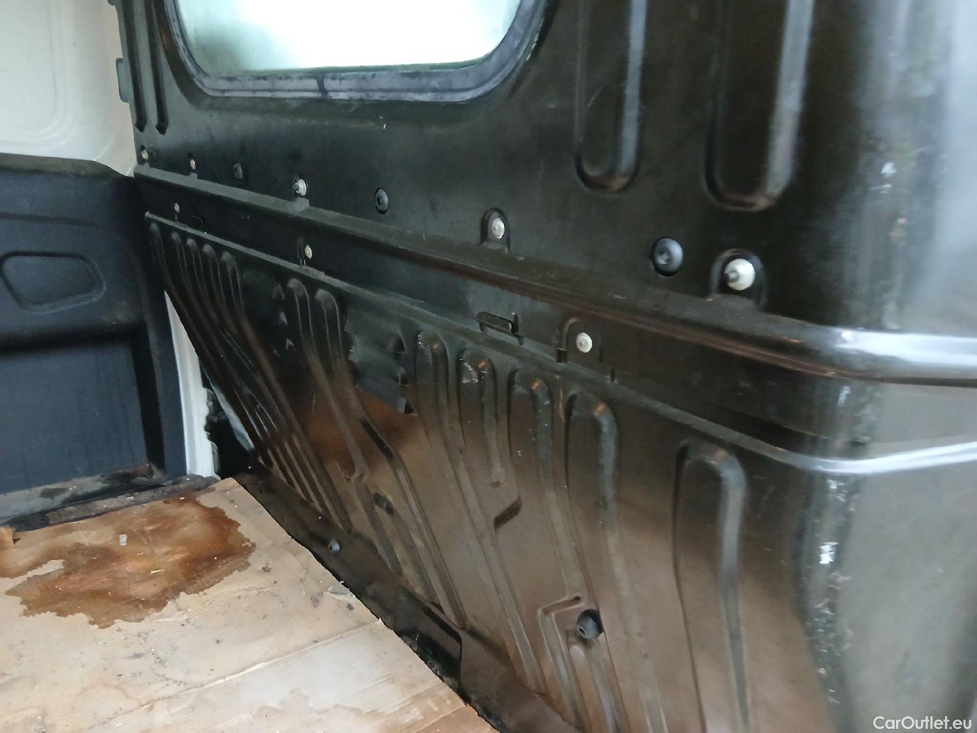  Fiat  Doblo FIAT Doblò Cargo/2015/4P/furgón derivado de turismo Cargo SX 1.3 Mjet 70 kW (95 CV) #39