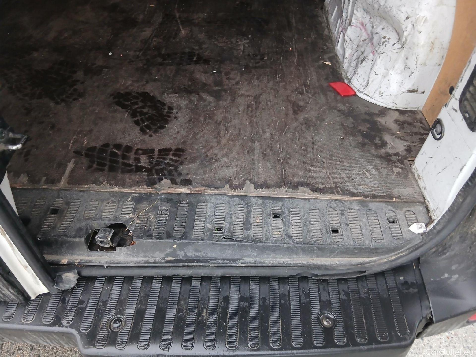  Nissan  NV400 NISSAN  / 2011 / 4P / furgón L2H2 3,5T 2.3dCi 99kW FWD Optima #58