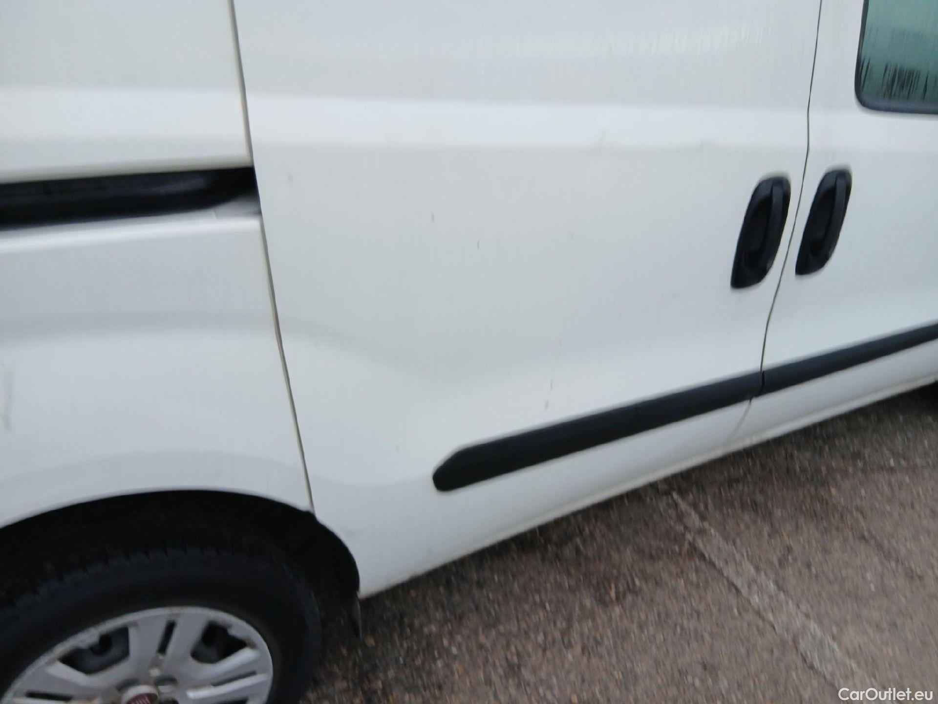  Fiat  Doblo FIAT Doblò Cargo/2015/4P/furgón derivado de turismo Cargo SX 1.3 Mjet 70 kW (95 CV) #27