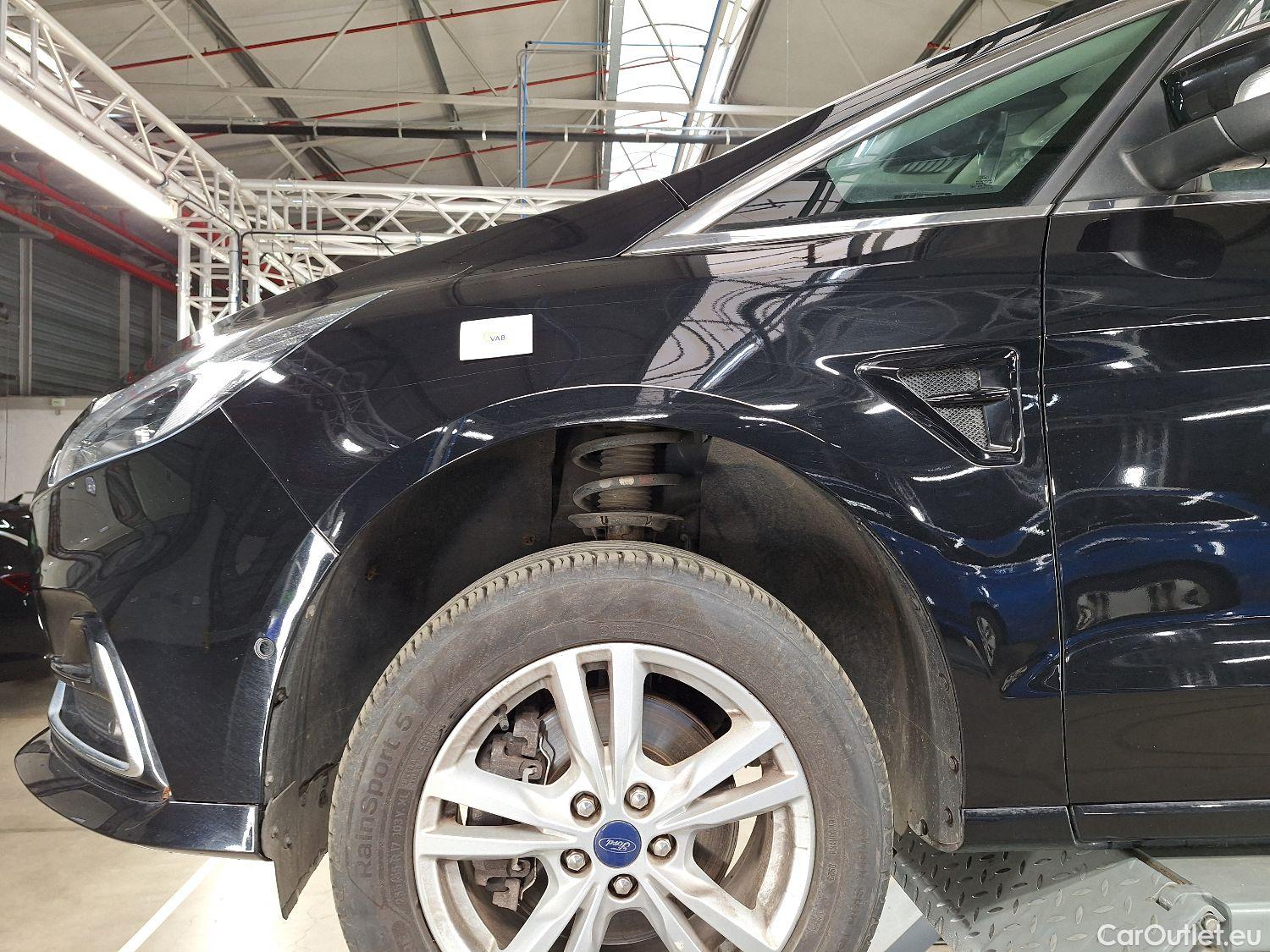  Ford  S-Max Ford,  '15, Ford  2.0 TDCi 110kW S/S Aut. Titanium 5d #18