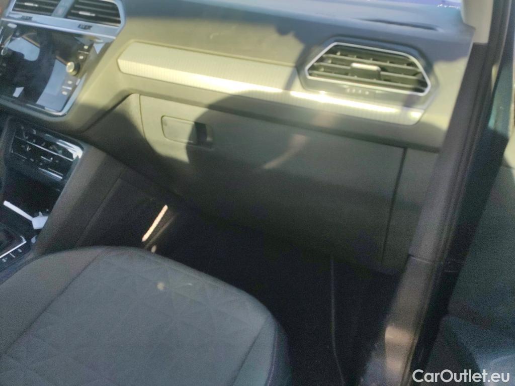  Volkswagen  Tiguan VOLKSWAGEN  / 2020 / 5P / todoterreno Life 1.4 TSI eHybrid 180kW (245CV) DSG #17
