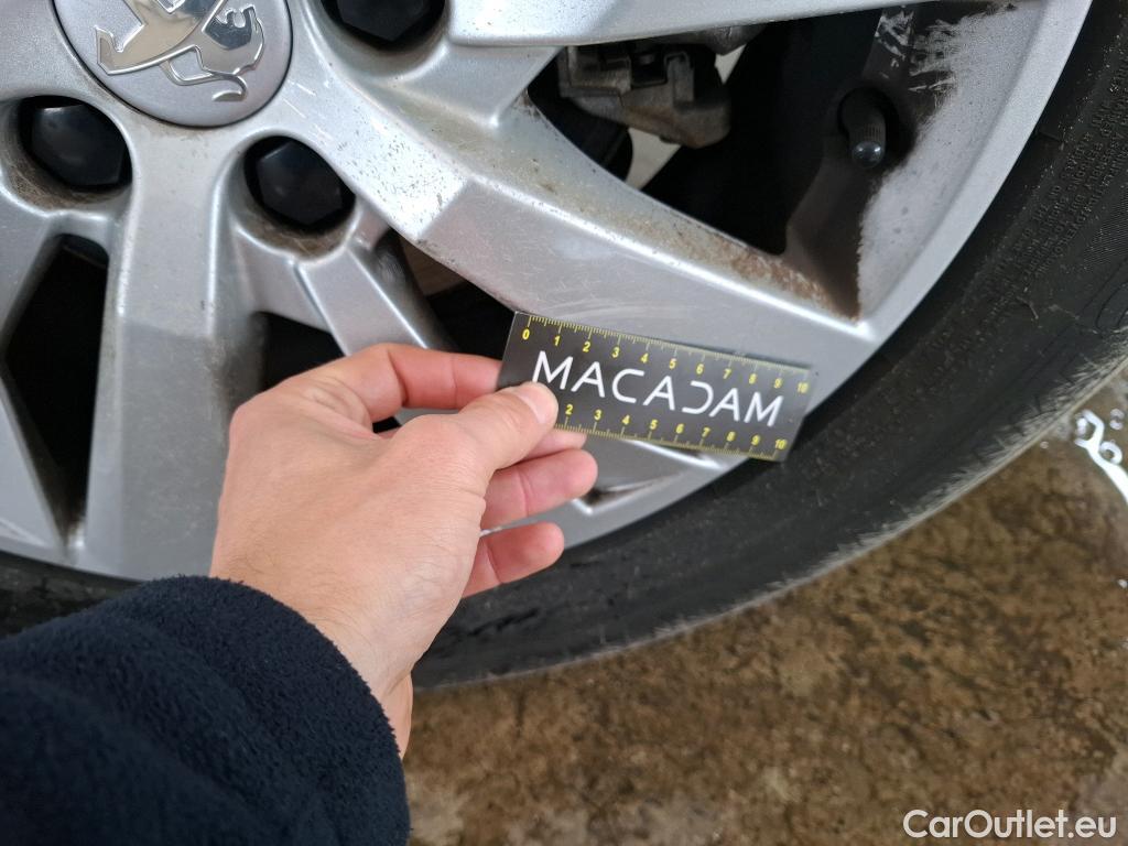  Peugeot  5008  Active Business 1.2 PureTech 130CV BVA8 E6d #20