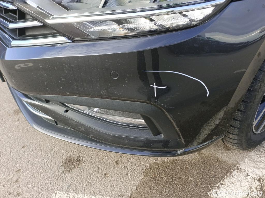  Volkswagen  Passat VOLKSWAGEN  / 2019 / 5P / familiar Variant Executive 2.0 TDI 110kW (150CV) #19