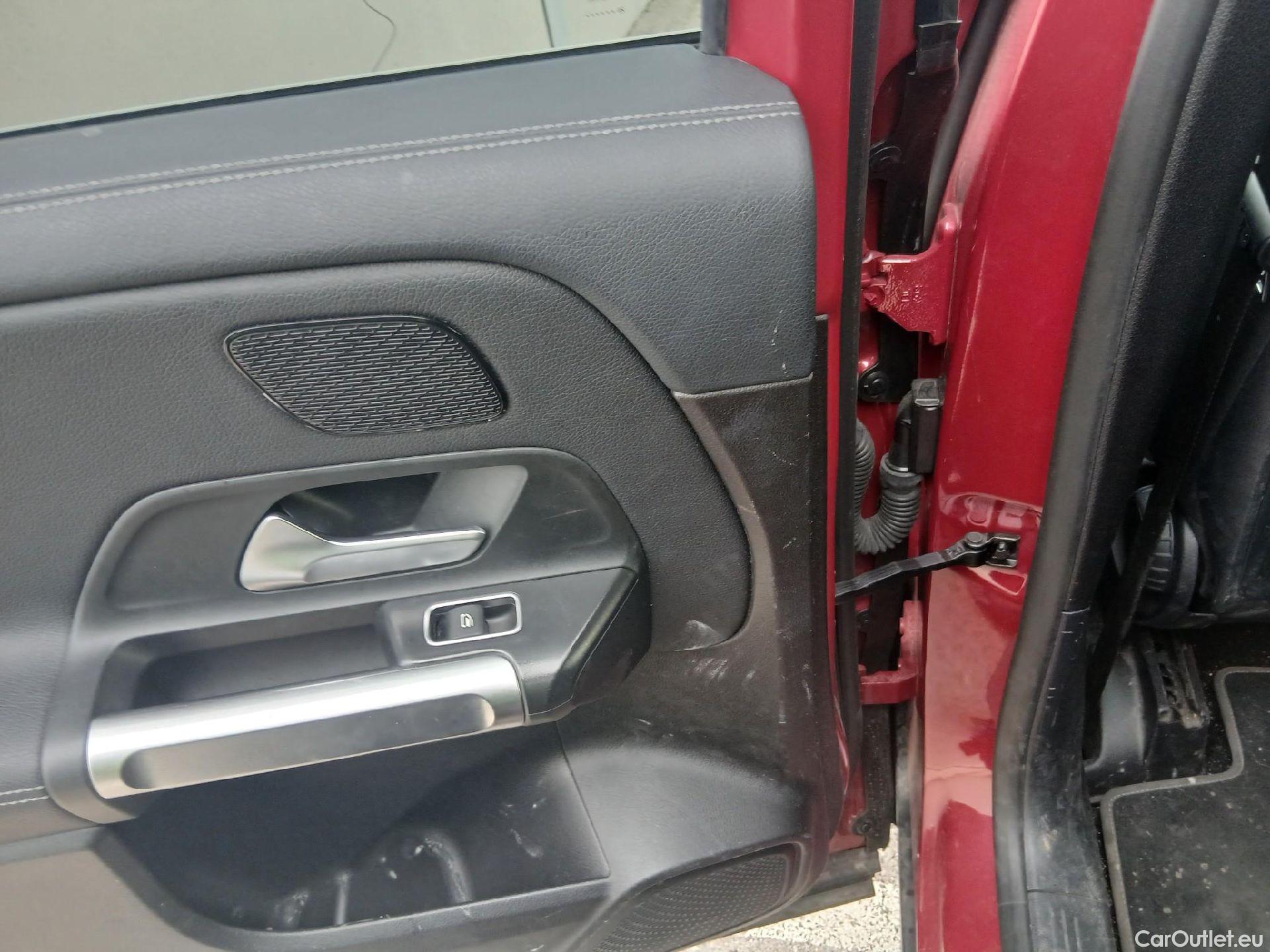  Mercedes  GLB MERCEDES-BENZ  / 2019 / 5P / todoterreno 2.0  200 D DCT 110KW (150CV) #3