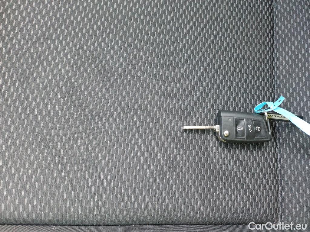  Volkswagen  T-CROSS VOLKSWAGEN  / 2018 / 5P / todoterreno Edition 1.0 TSI 70kW (95CV) #2