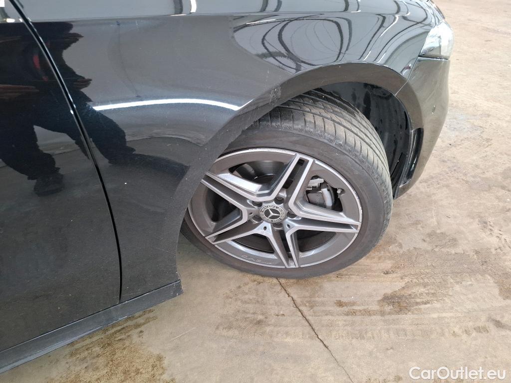  Mercedes  A-Klasse MERCEDES-BENZ Classe A Compact / 2018 / 5P / Berline A 180 AMG Line #19