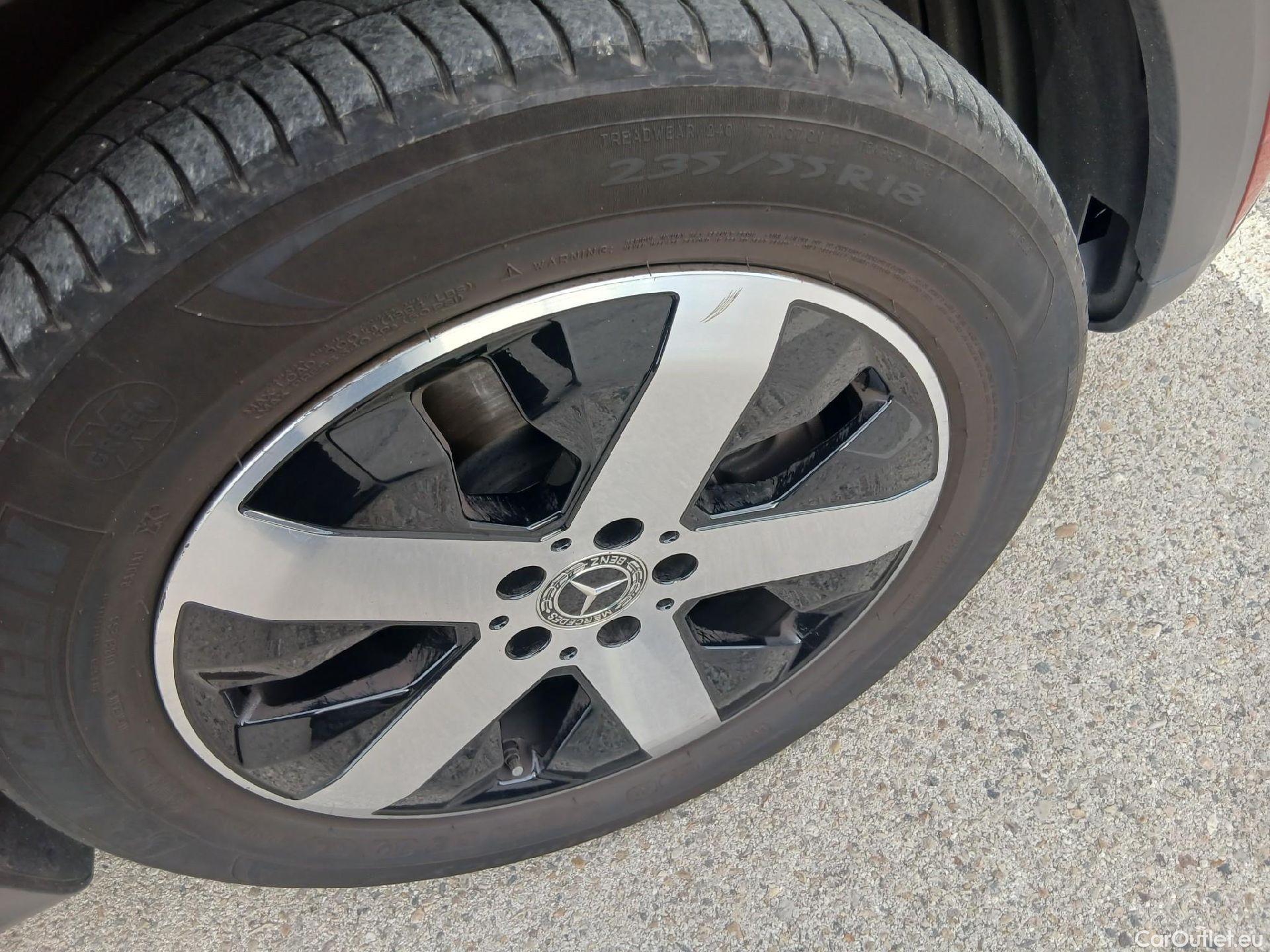  Mercedes  GLB MERCEDES-BENZ  / 2019 / 5P / todoterreno 2.0  200 D DCT 110KW (150CV) #48