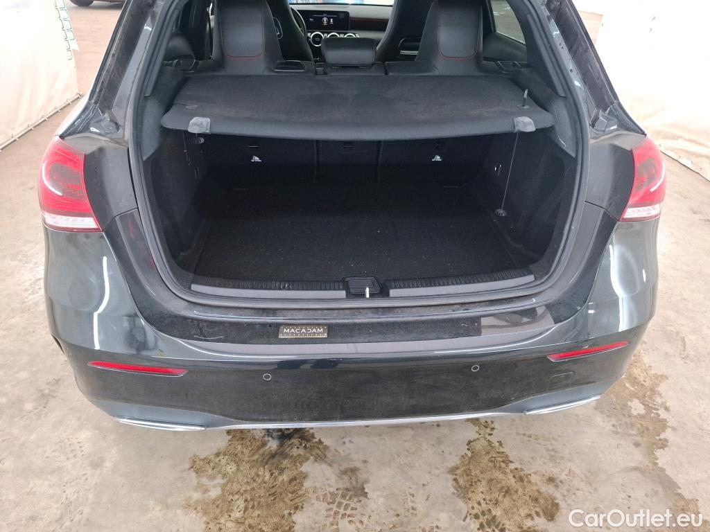  Mercedes  A-Klasse MERCEDES-BENZ Classe A Compact / 2018 / 5P / Berline A 180 AMG Line #32