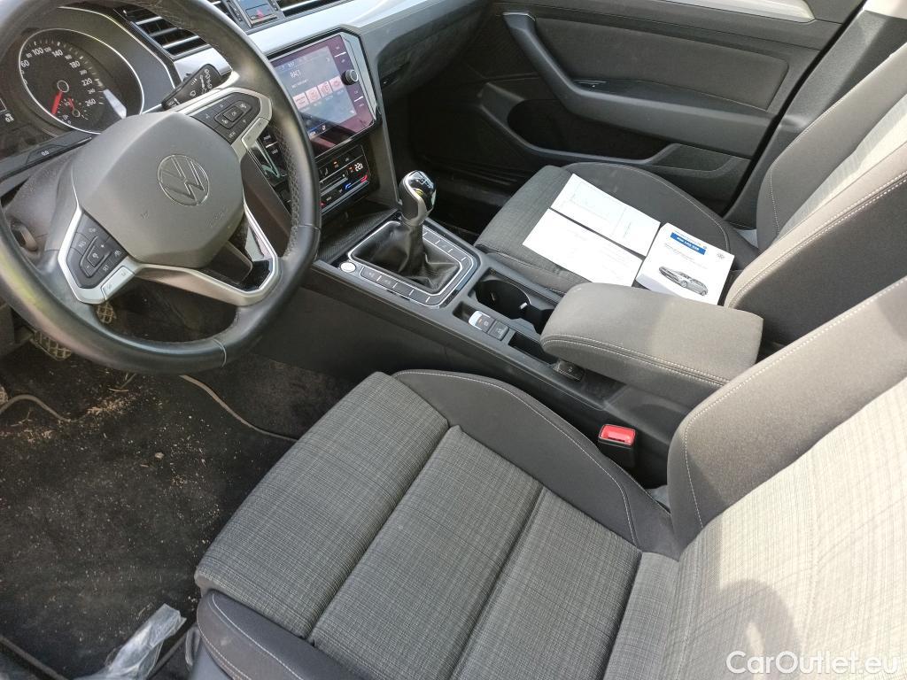  Volkswagen  Passat VOLKSWAGEN  / 2019 / 5P / familiar Variant Executive 2.0 TDI 110kW (150CV) #14