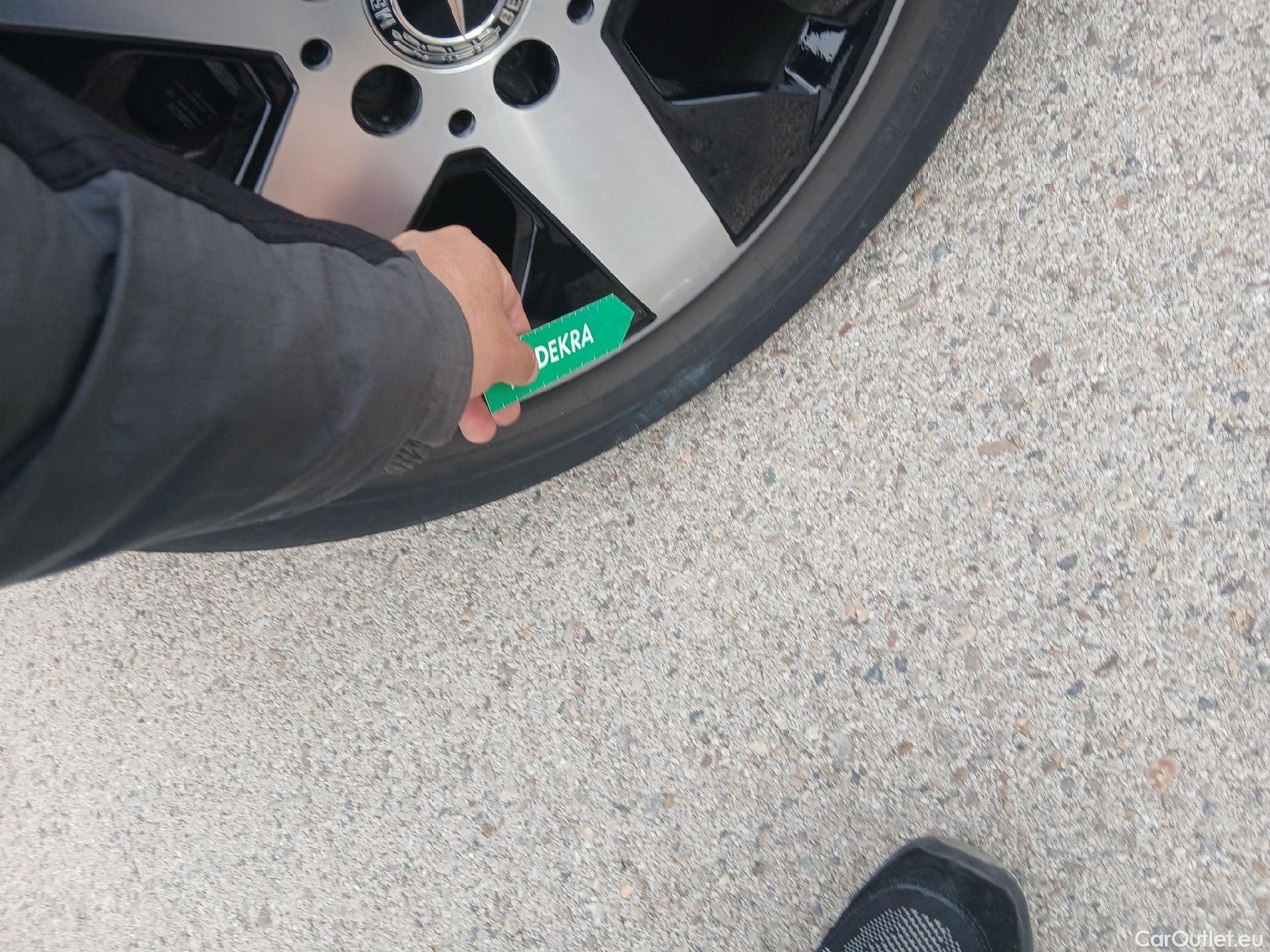  Mercedes  GLB MERCEDES-BENZ  / 2019 / 5P / todoterreno 2.0  200 D DCT 110KW (150CV) #38