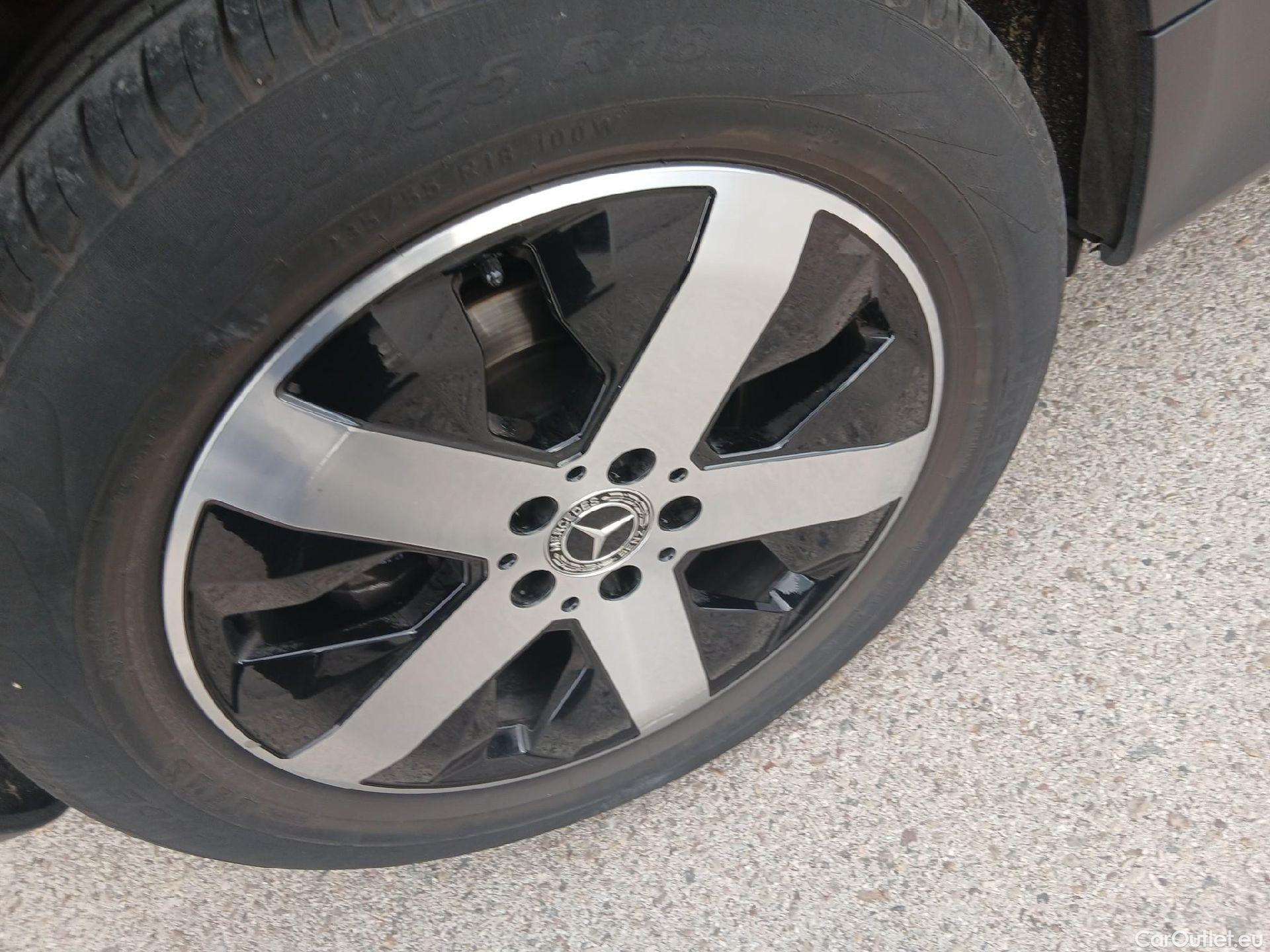  Mercedes  GLB MERCEDES-BENZ  / 2019 / 5P / todoterreno 2.0  200 D DCT 110KW (150CV) #37