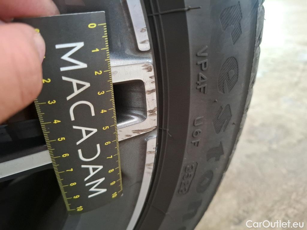  Mercedes  A-Klasse MERCEDES-BENZ Classe A Compact / 2018 / 5P / Berline A 180 AMG Line #24