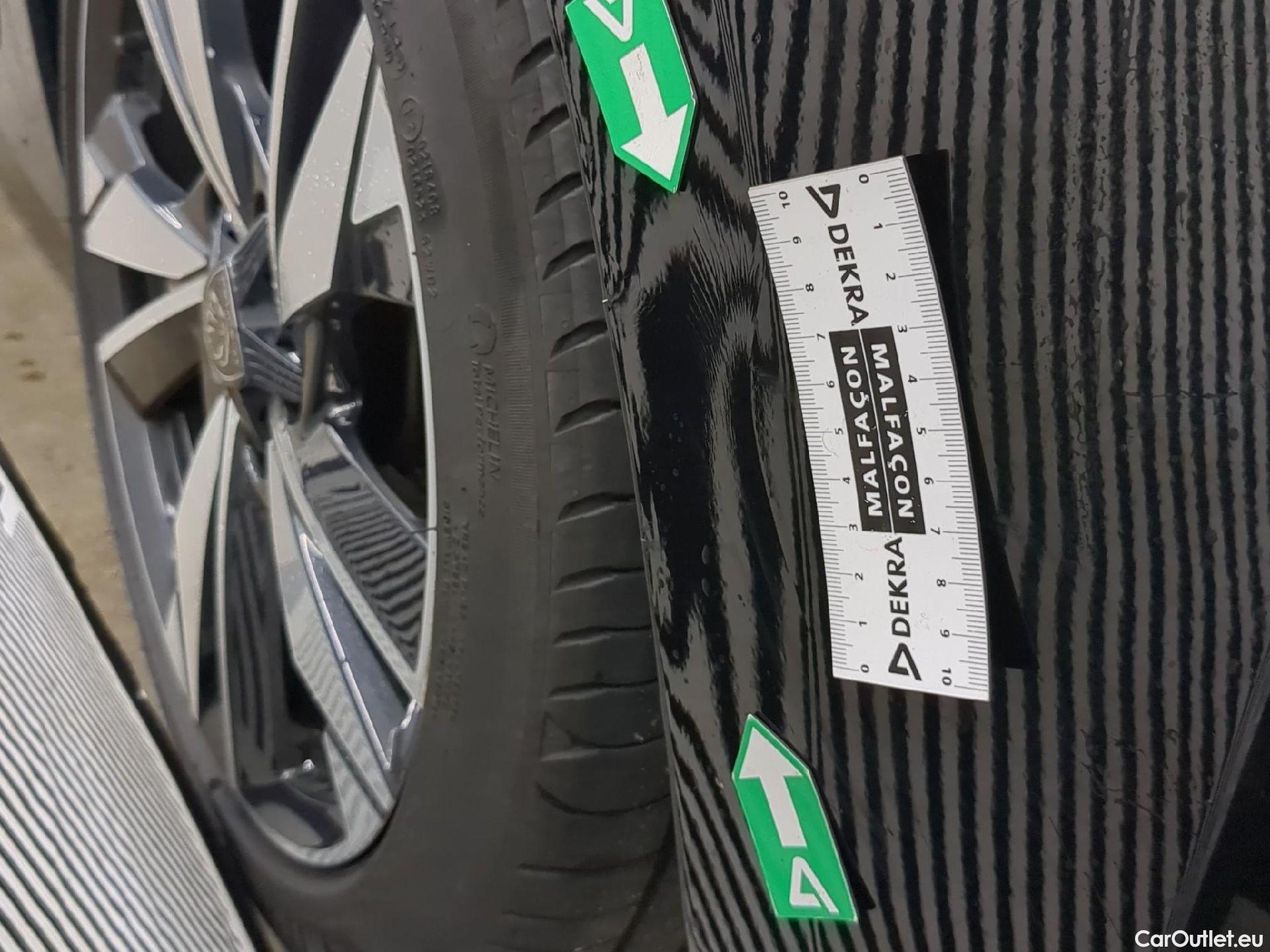  Peugeot  308  Allure 1.2 PureTech 130CV BVA8 E6d #36