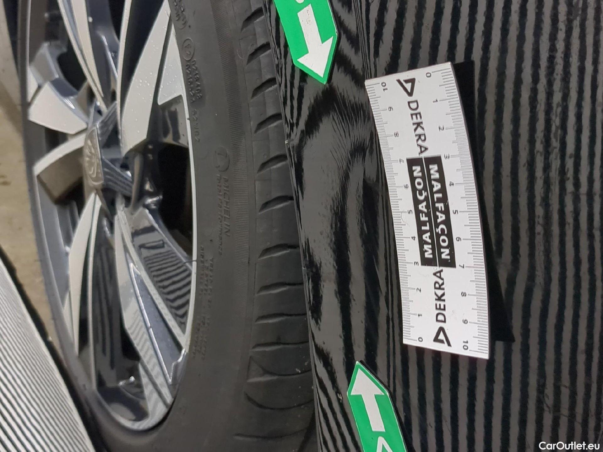  Peugeot  308  Allure 1.2 PureTech 130CV BVA8 E6d #37