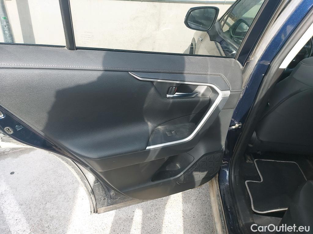  Toyota  RAV4 TOYOTA  / 2018 / 5P / todoterreno 2.5l 220H Advance #38