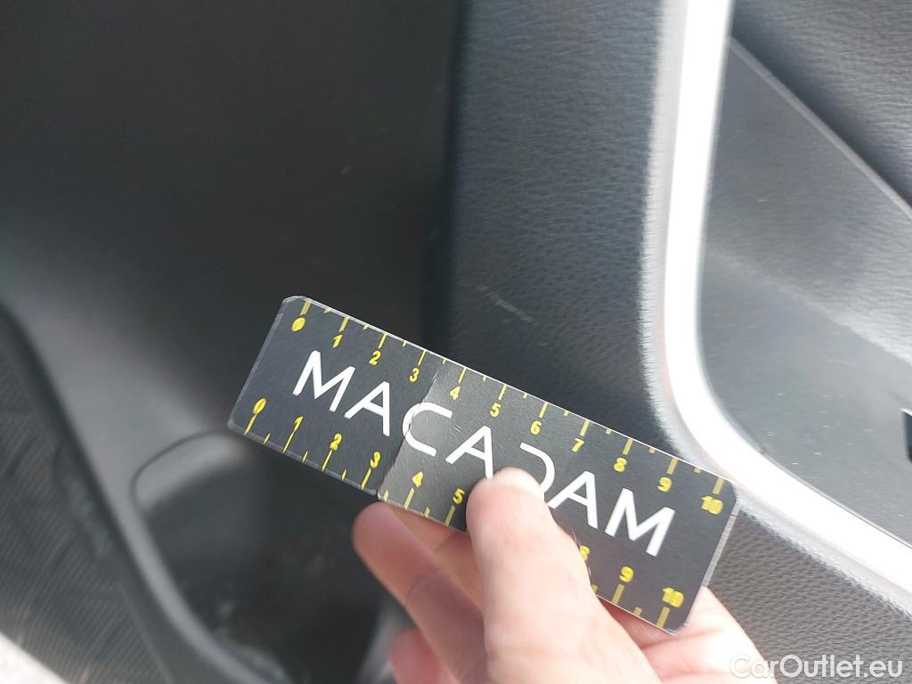  Toyota  RAV4 TOYOTA  / 2018 / 5P / todoterreno 2.5l 220H Advance #37