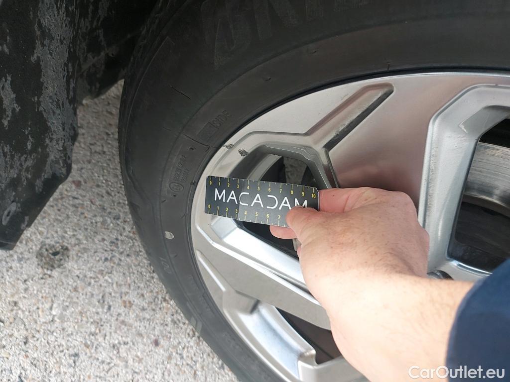  Toyota  RAV4 TOYOTA  / 2018 / 5P / todoterreno 2.5l 220H Advance #30