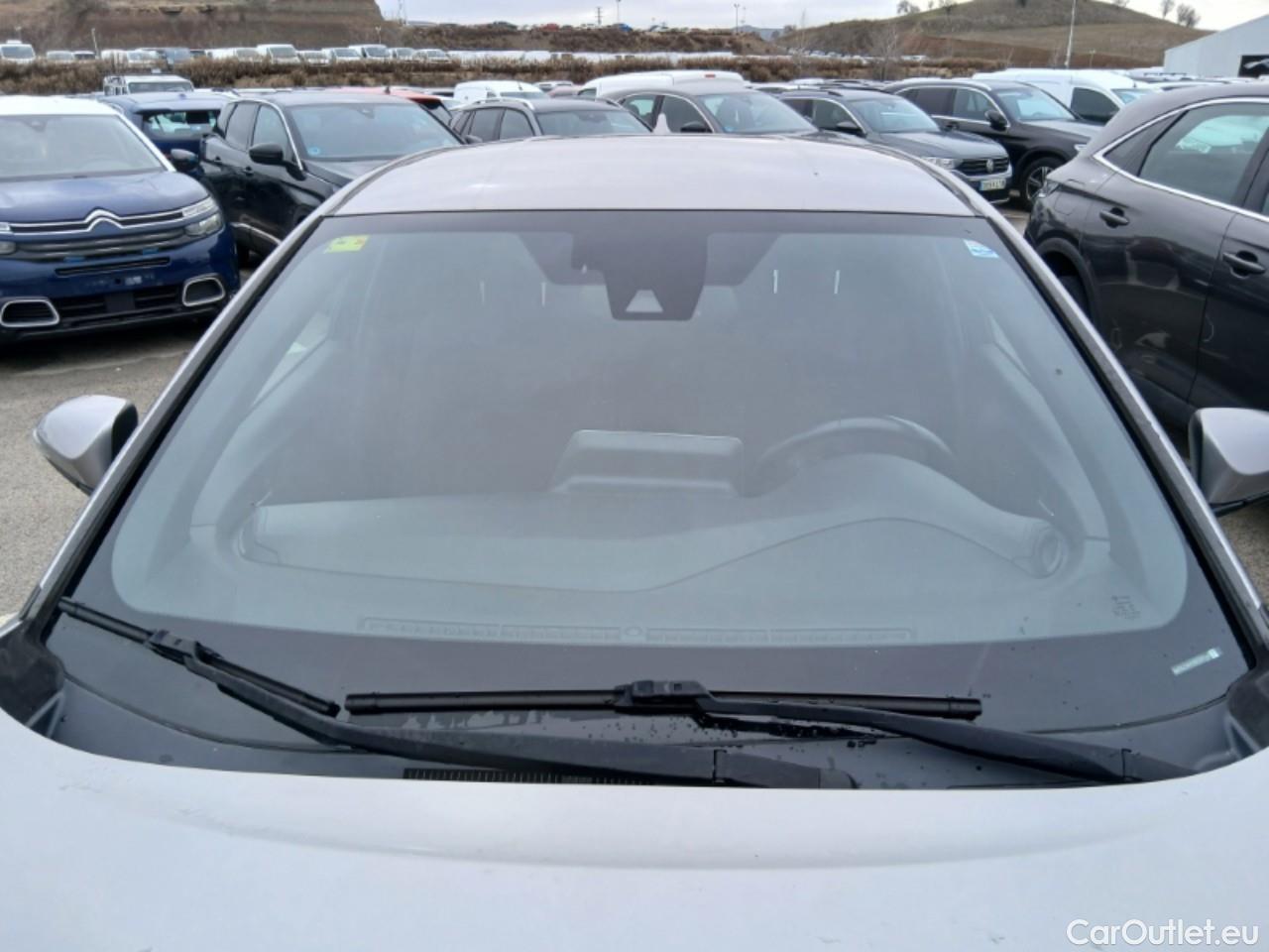  Toyota  C-HR TOYOTA  / 2016 / 5P / todoterreno 1.8 125H Advance (CX) #1