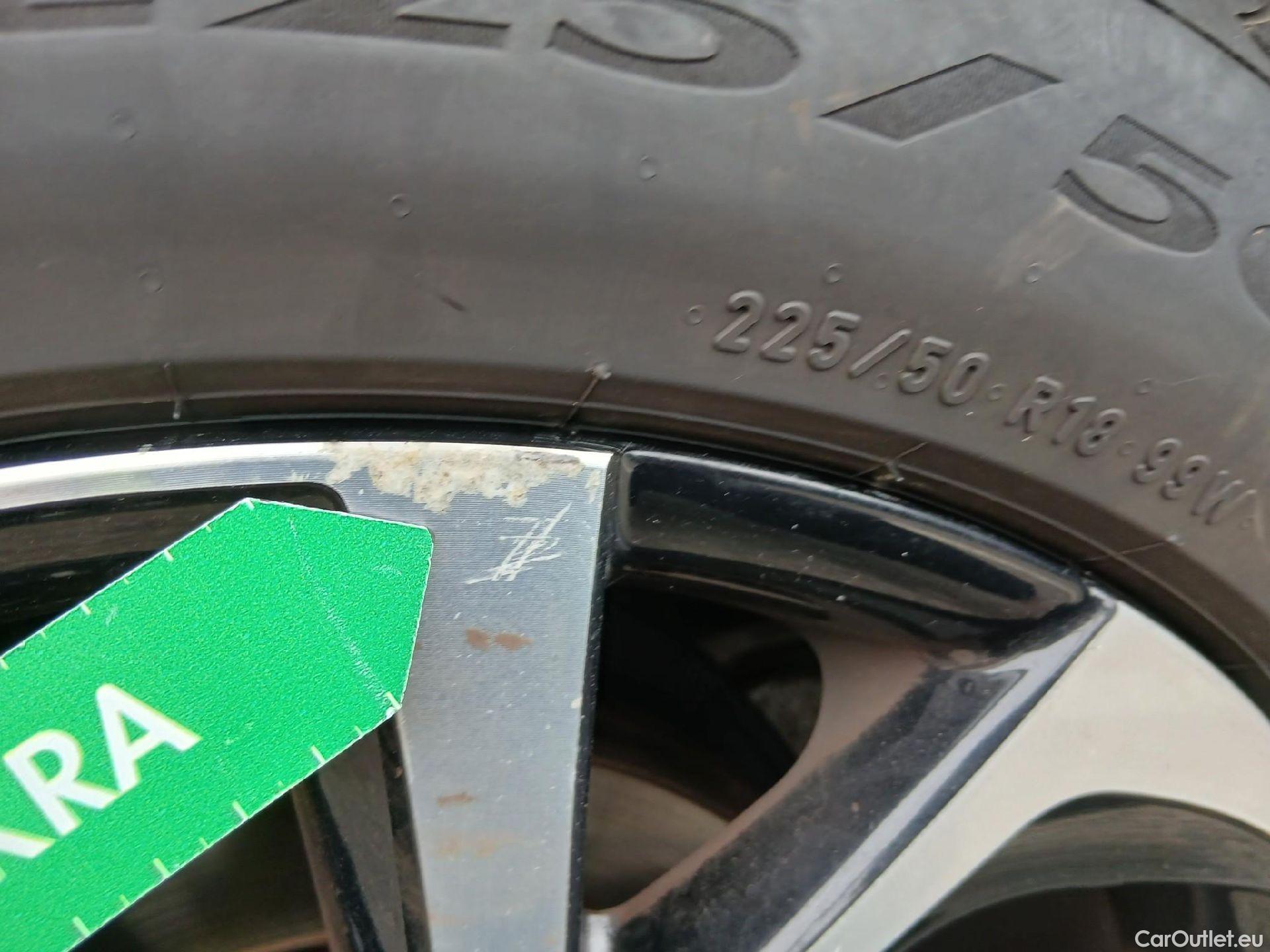  Toyota  C-HR TOYOTA  / 2016 / 5P / todoterreno 1.8 125H Advance (CX) #13