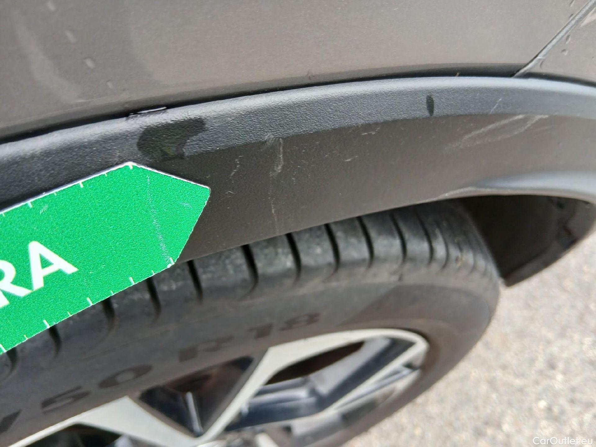  Toyota  C-HR TOYOTA  / 2016 / 5P / todoterreno 1.8 125H Advance (CX) #23