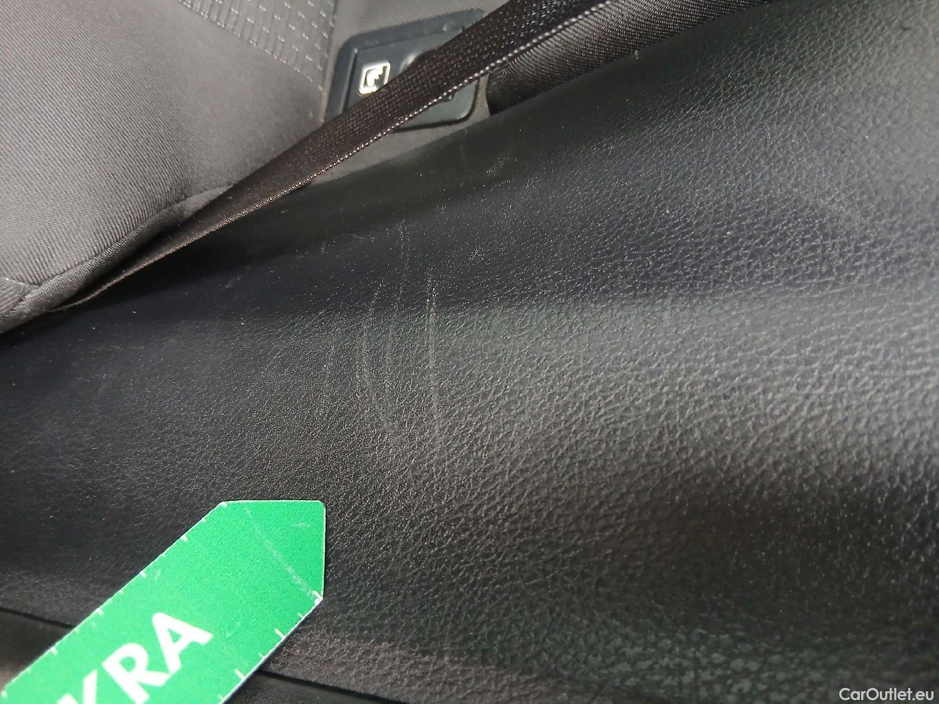  Toyota  C-HR TOYOTA  / 2016 / 5P / todoterreno 1.8 125H Advance (CX) #18