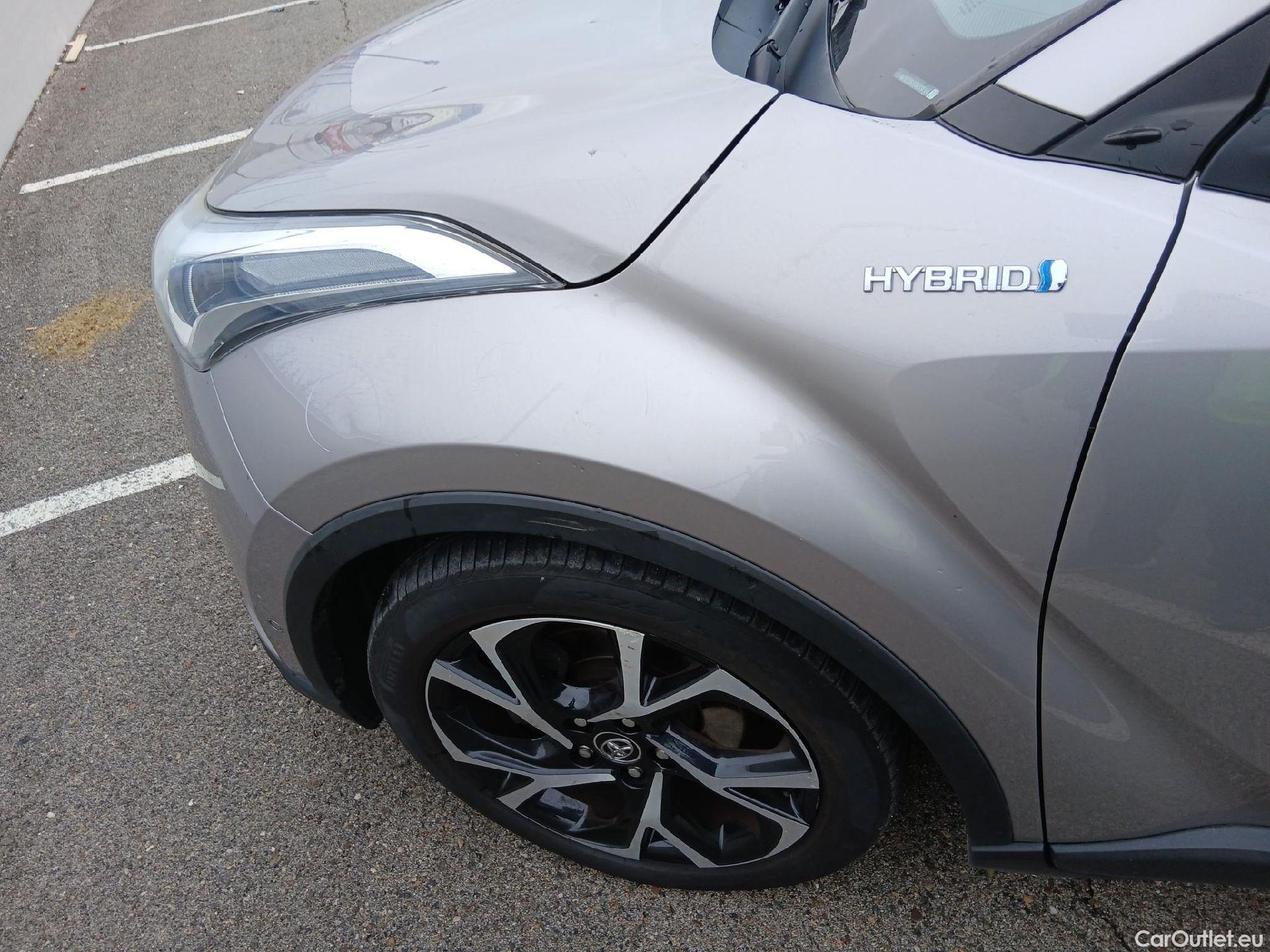  Toyota  C-HR TOYOTA  / 2016 / 5P / todoterreno 1.8 125H Advance (CX) #16