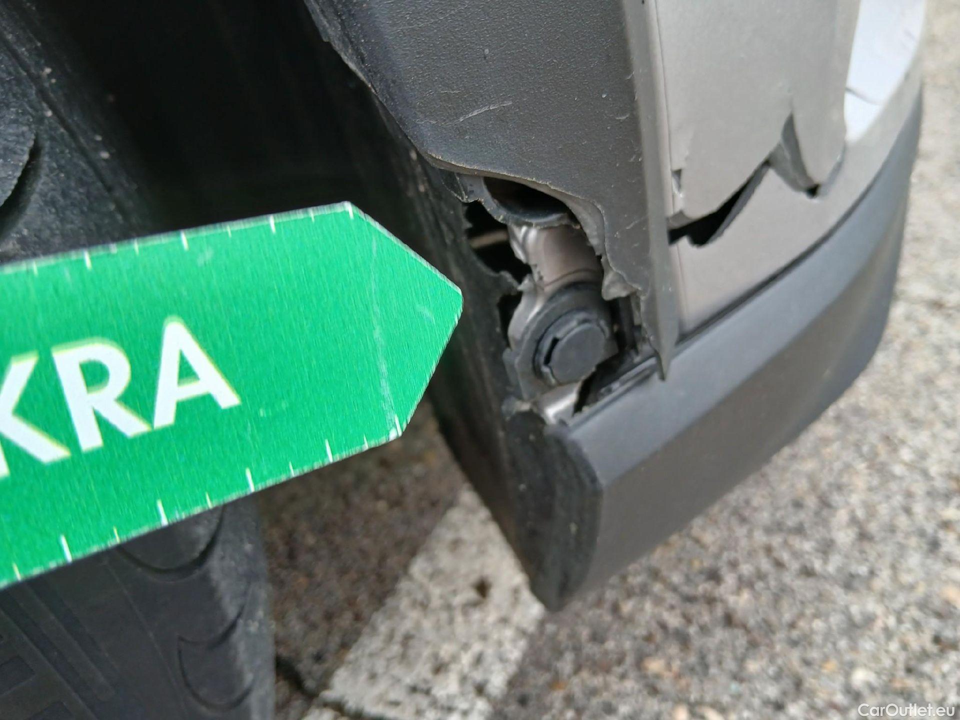  Toyota  C-HR TOYOTA  / 2016 / 5P / todoterreno 1.8 125H Advance (CX) #44