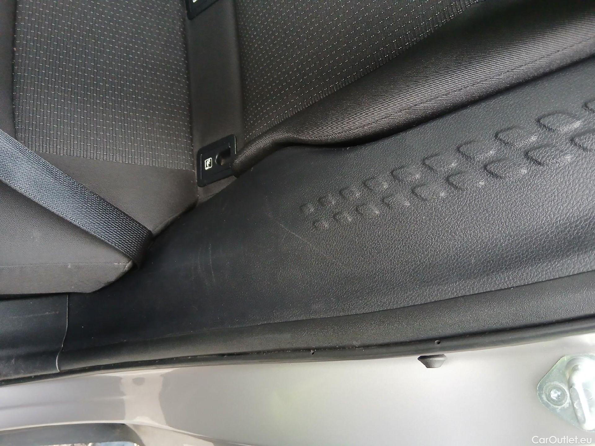  Toyota  C-HR TOYOTA  / 2016 / 5P / todoterreno 1.8 125H Advance (CX) #19