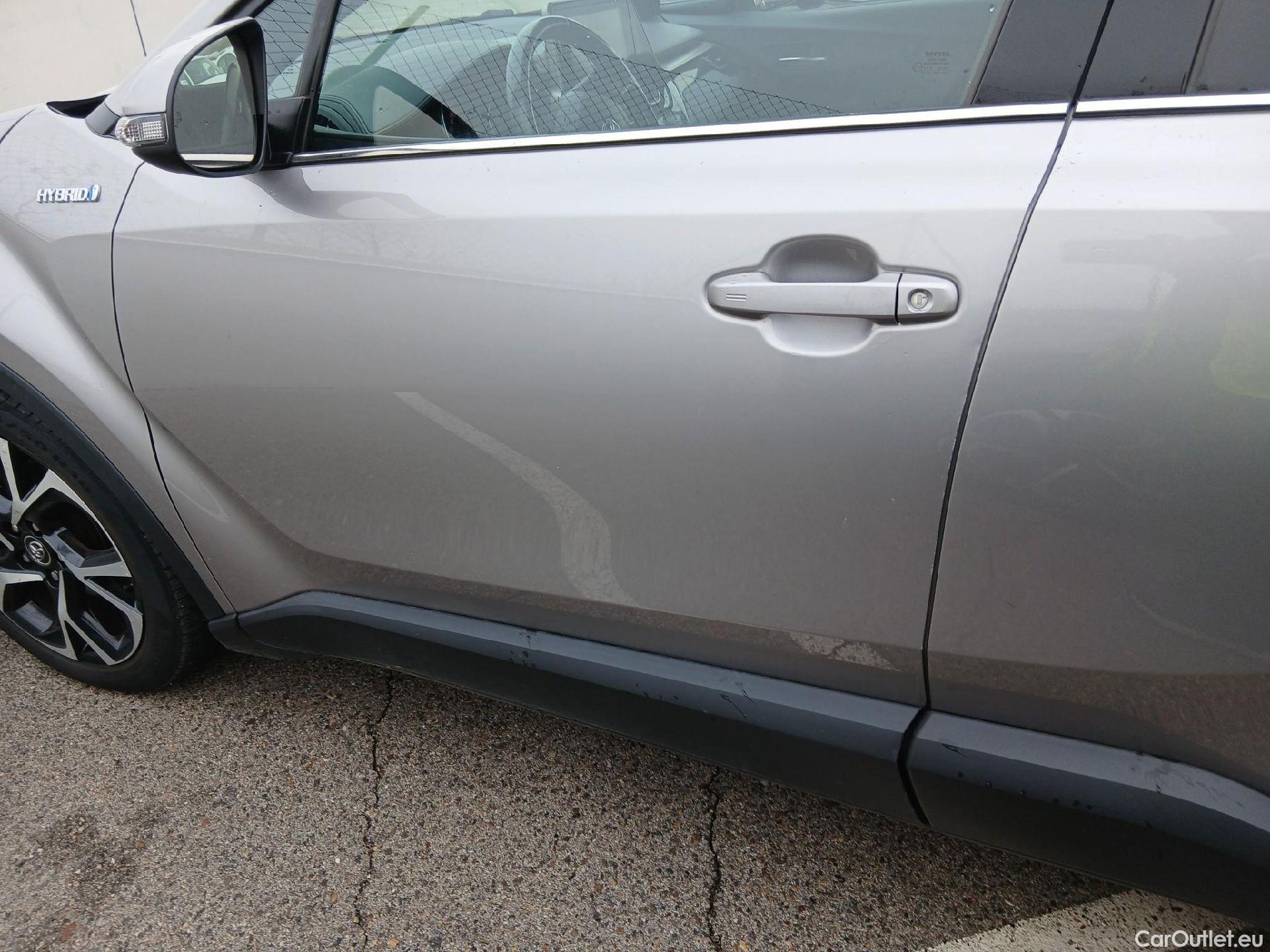  Toyota  C-HR TOYOTA  / 2016 / 5P / todoterreno 1.8 125H Advance (CX) #17