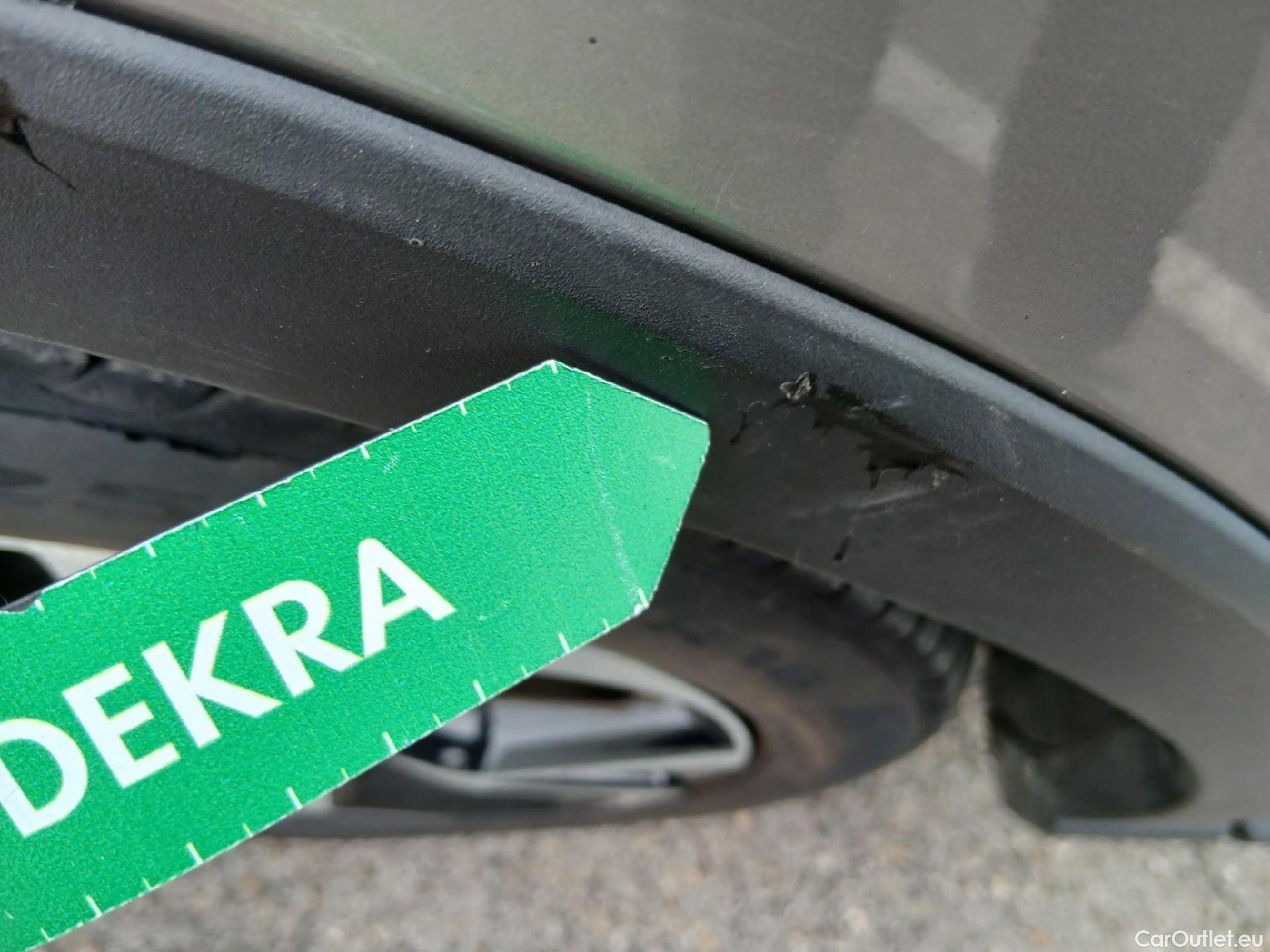  Toyota  C-HR TOYOTA  / 2016 / 5P / todoterreno 1.8 125H Advance (CX) #21