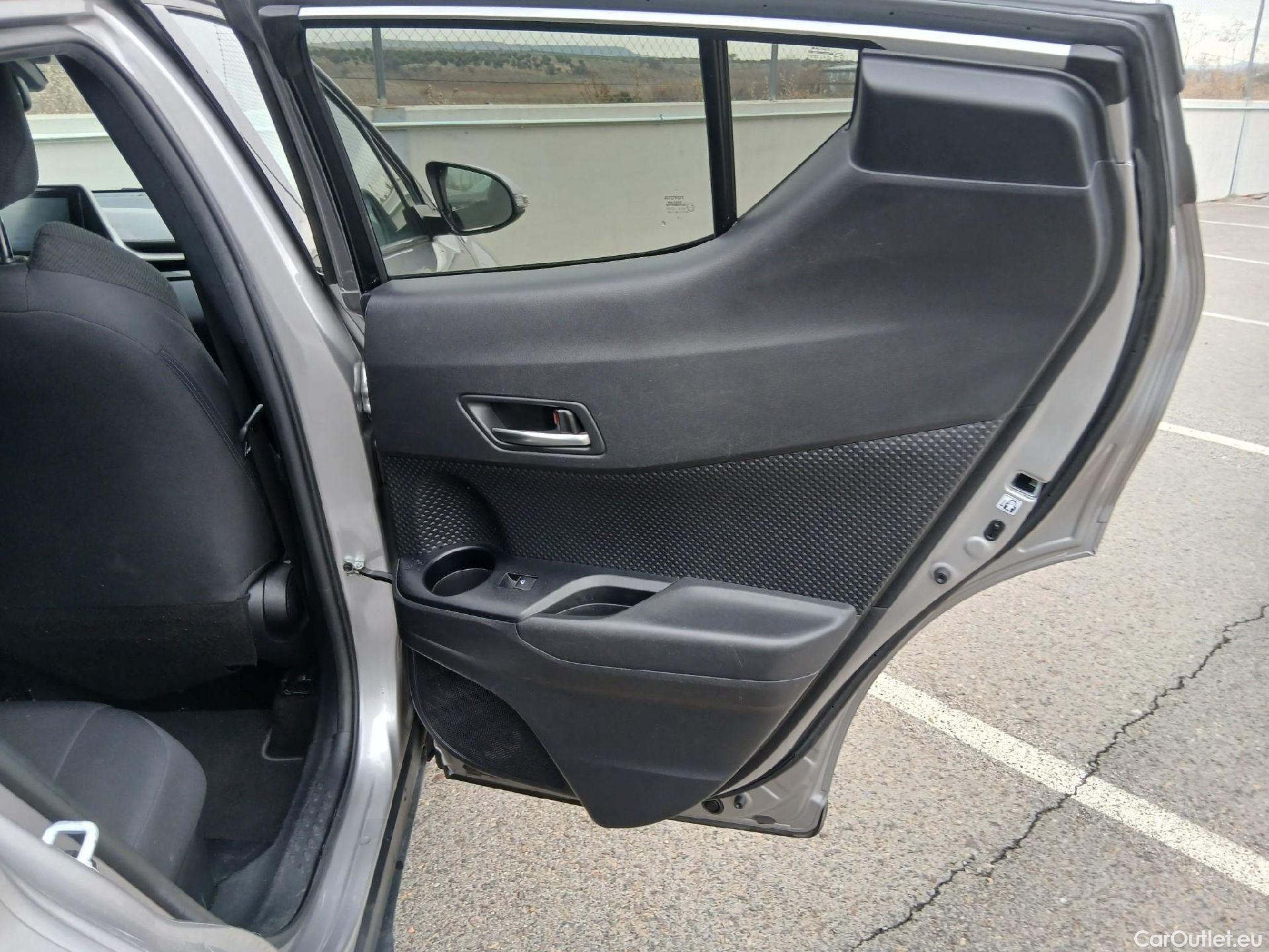  Toyota  C-HR TOYOTA  / 2016 / 5P / todoterreno 1.8 125H Advance (CX) #38