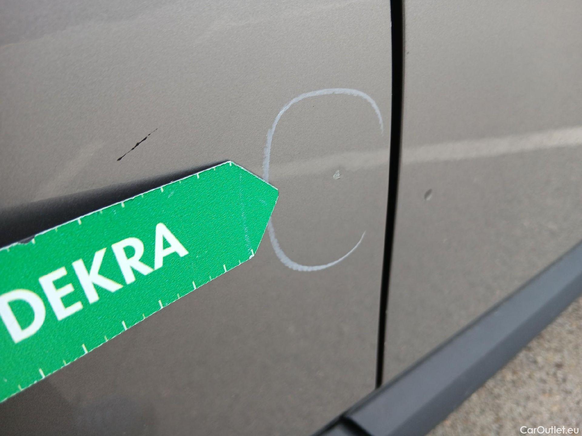  Toyota  C-HR TOYOTA  / 2016 / 5P / todoterreno 1.8 125H Advance (CX) #36