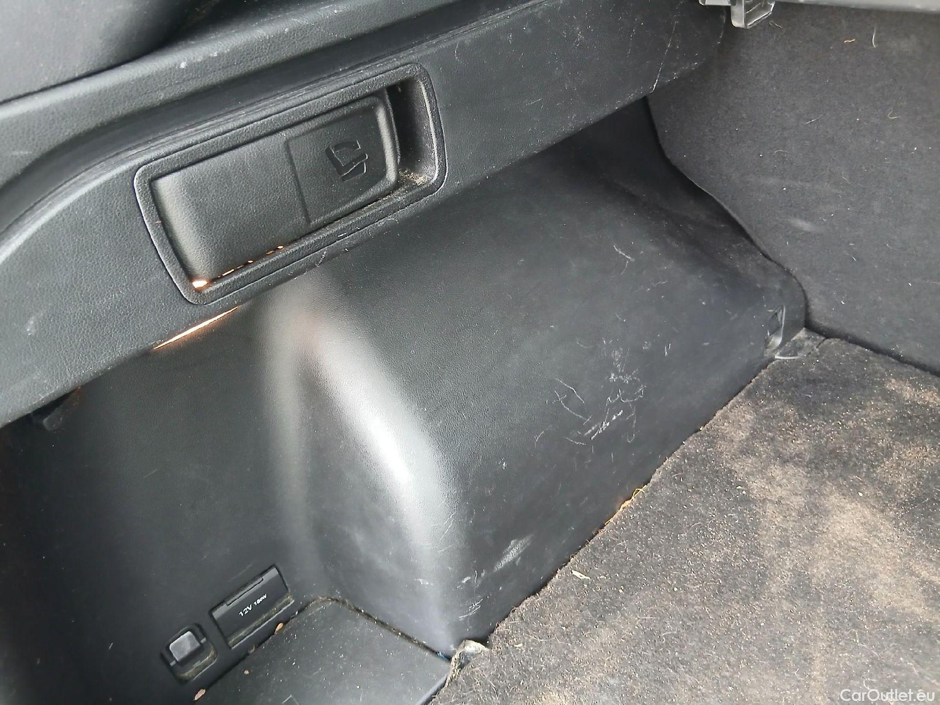  Hyundai  Tucson HYUNDAI  / 2020 / 5P / todoterreno 1.6 TGDI PHEV 195kW Tecno Sky Auto 4x4 #50