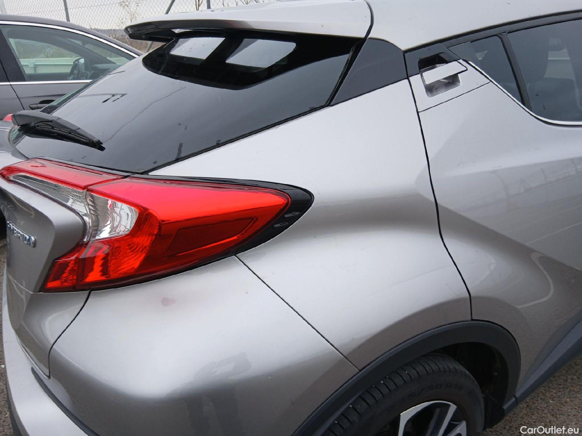  Toyota  C-HR TOYOTA  / 2016 / 5P / todoterreno 1.8 125H Advance (CX) #32