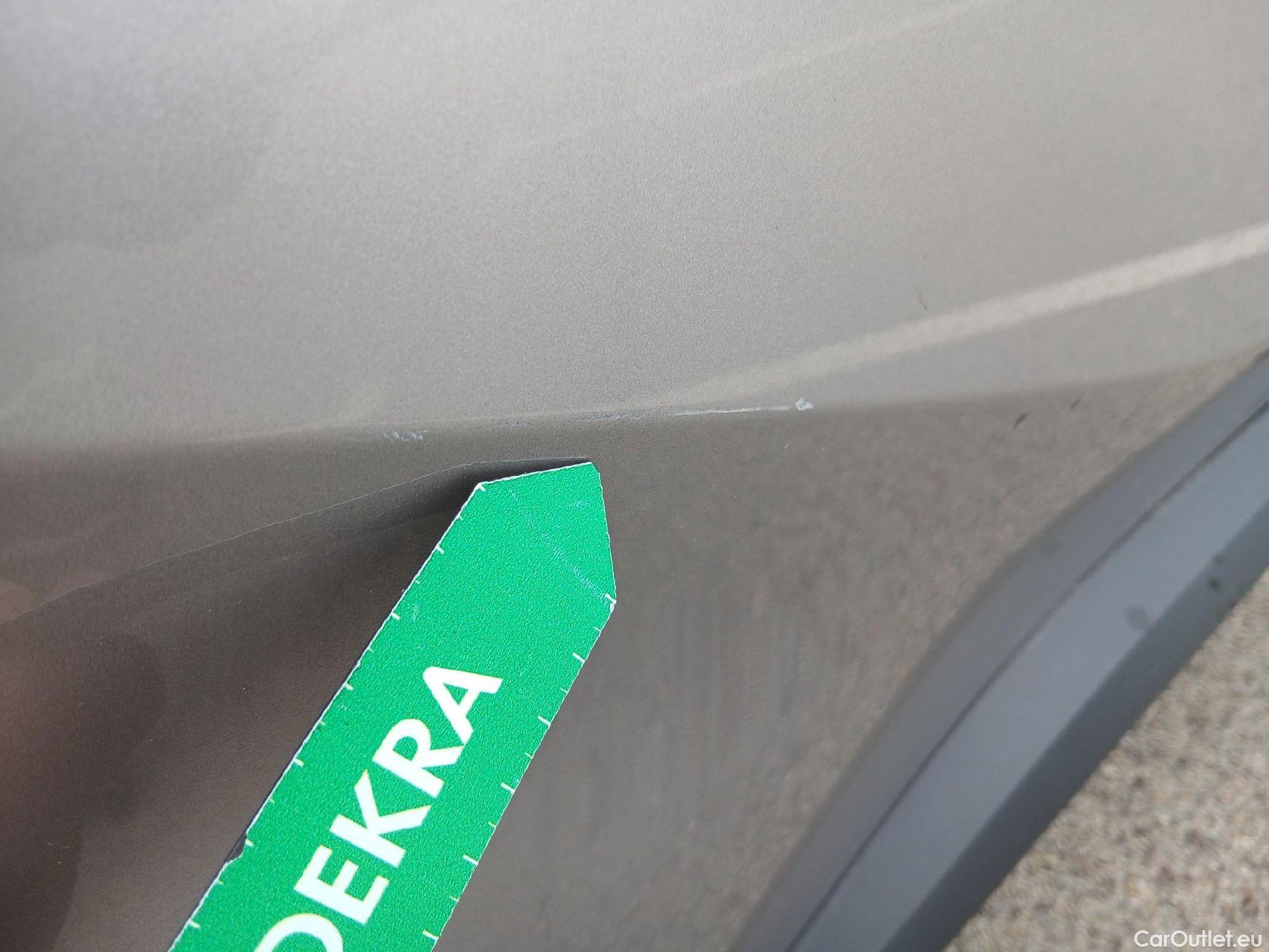  Toyota  C-HR TOYOTA  / 2016 / 5P / todoterreno 1.8 125H Advance (CX) #34