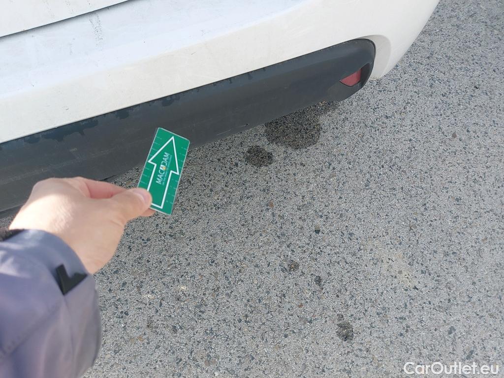  Toyota  Yaris TOYOTA  / 2020 / 5P / berlina con portón 1.5 120H Business Plus #15