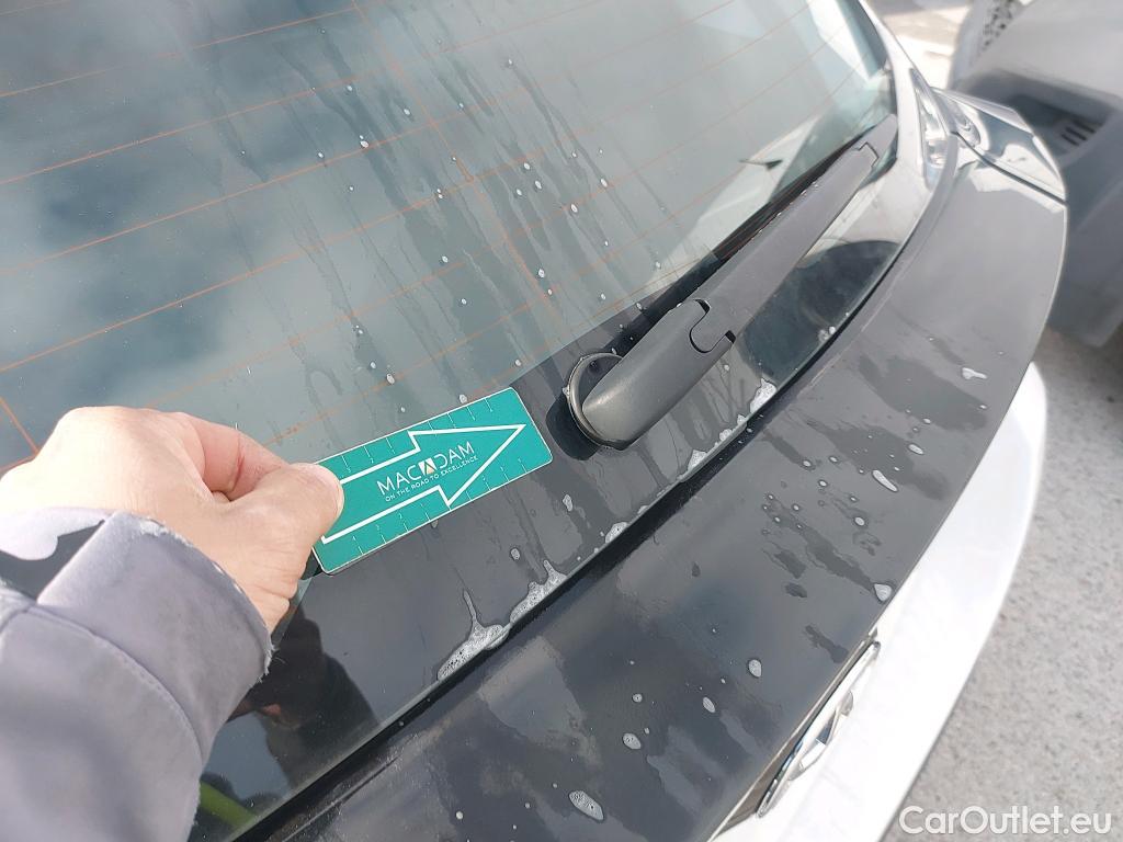  Toyota  Yaris TOYOTA  / 2020 / 5P / berlina con portón 1.5 120H Business Plus #17