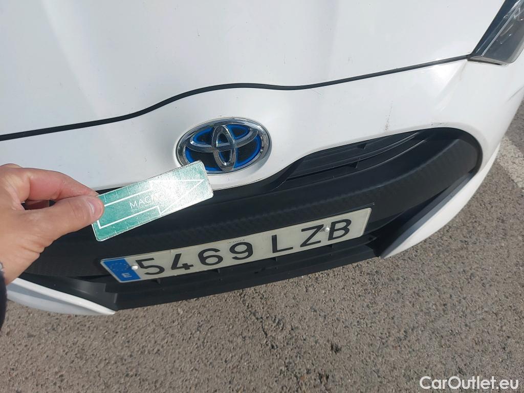  Toyota  Yaris TOYOTA  / 2020 / 5P / berlina con portón 1.5 120H Business Plus #13